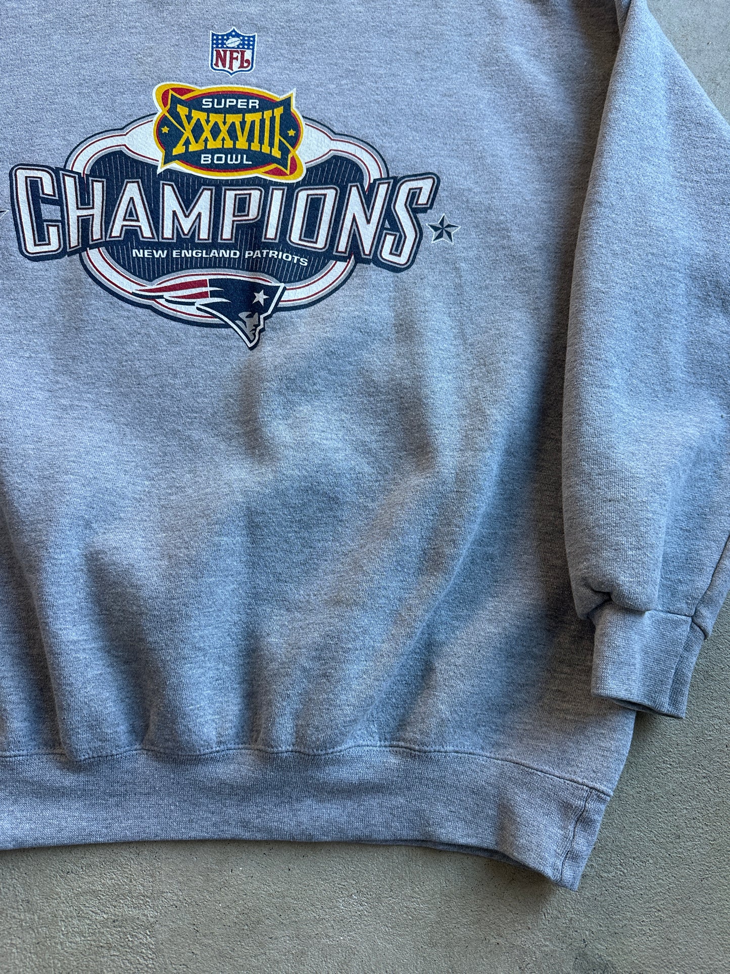 Vintage New England Patriots Super Bowl 38 Championship Crewneck - L