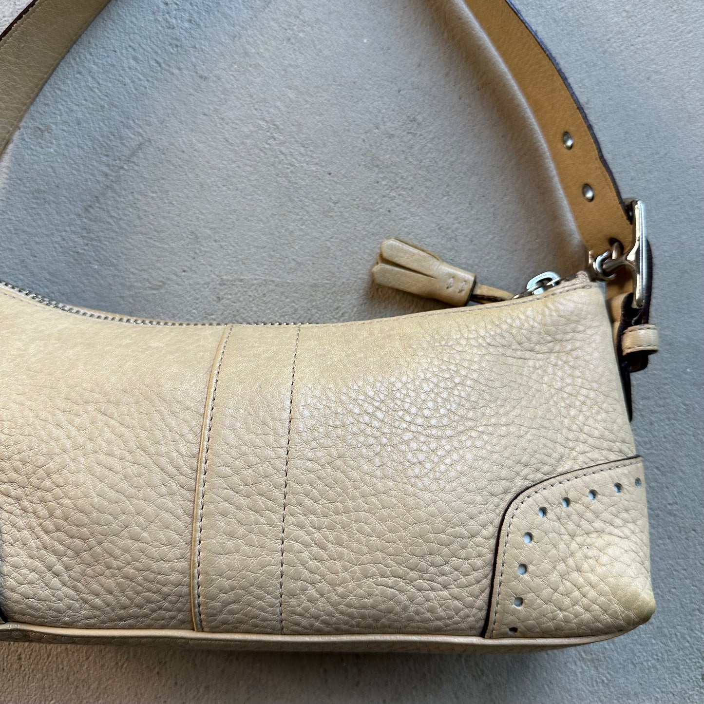 Vintage Y2K Coach Tan Leather Baguette Shoulder Bag