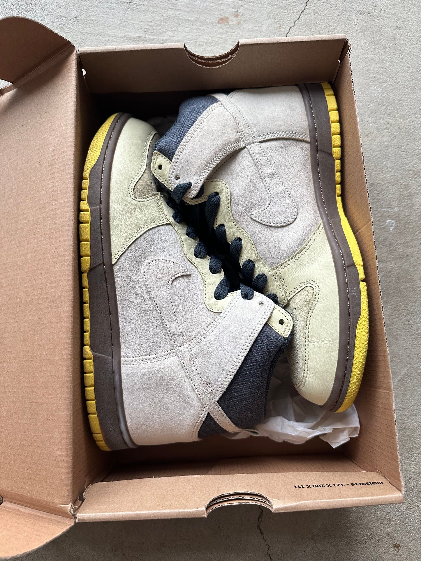 Dunk SB High (Size 7.5 Men's/9 Women's)